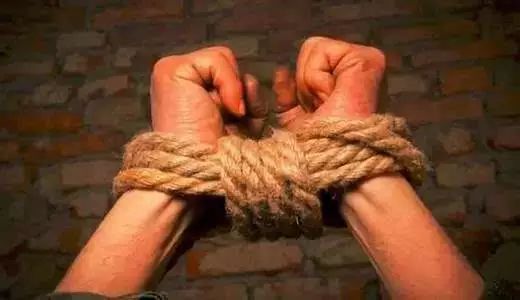 在上海剪一个头发300块怎么这么贵,在上海剪个头发要58块钱一次吗