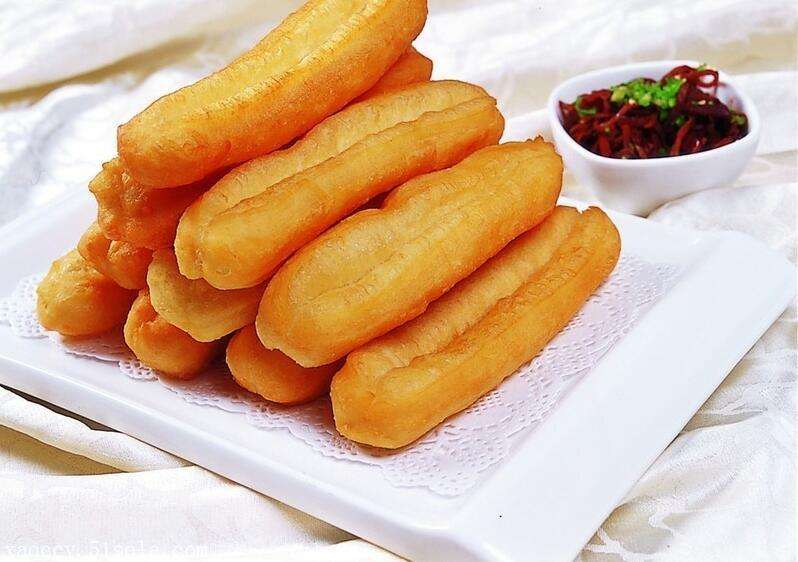 怎么才能把油条做成好吃的油条,正宗油条的做法和配方自制更放心