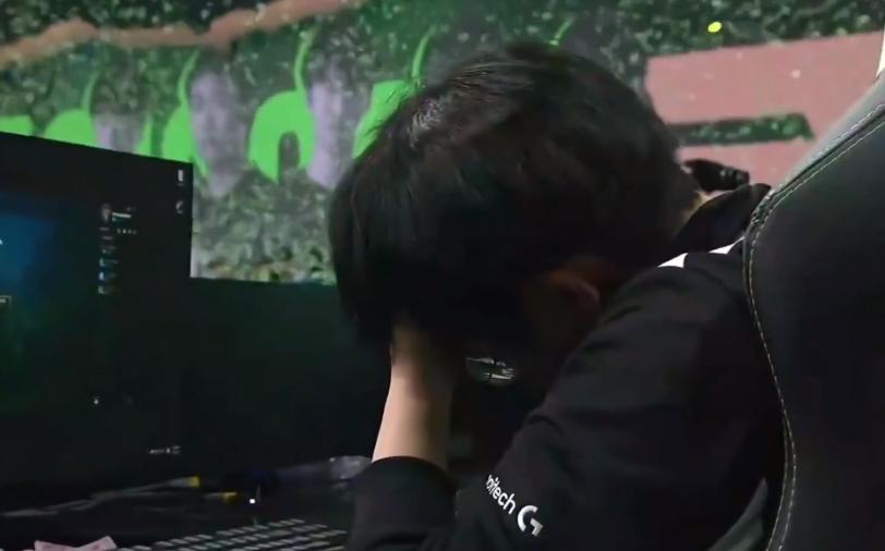 “我不出问题就能夺冠”，果子哥自卑让人心疼，小明发声想起UZI