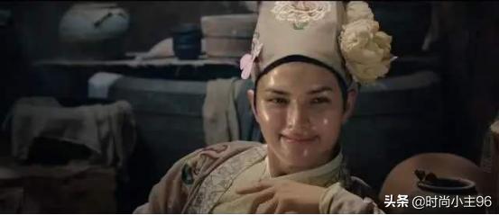 肌肤毛孔粗大出油,油性皮肤毛孔大怎么办