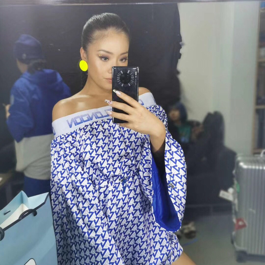 王菊宋妍霏生日写真,宋妍霏程潇王菊跨年演唱会