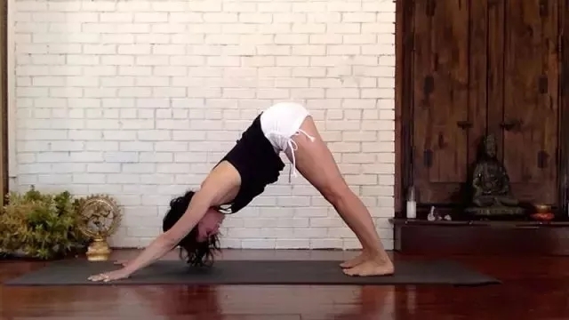 头倒立需要哪里的力量,头倒立就是起不来