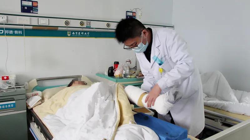 小腿挤压大量淤血能在家自愈吗,小腿碎成三截还能复原吗