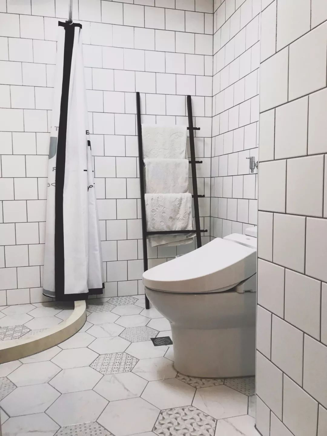 卫生间小毛巾架用哪种,卫生间打孔挂毛巾架会影响防水吗