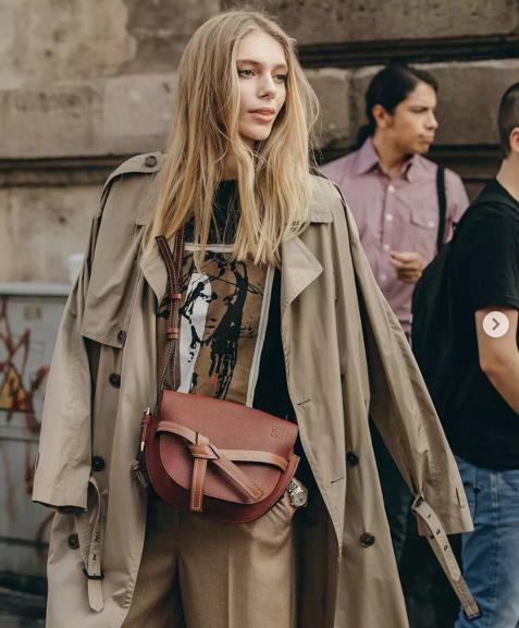 玩转你的卫衣，别再让卫衣只有运动风，欧美范卫衣穿搭也很美