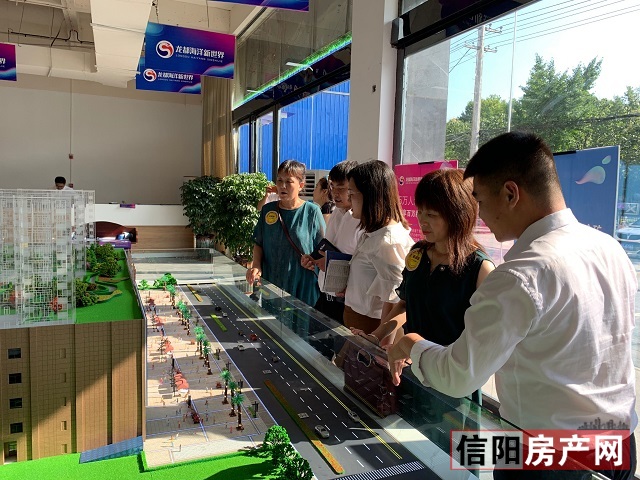 购房销售中心爆满,爆满的售楼部