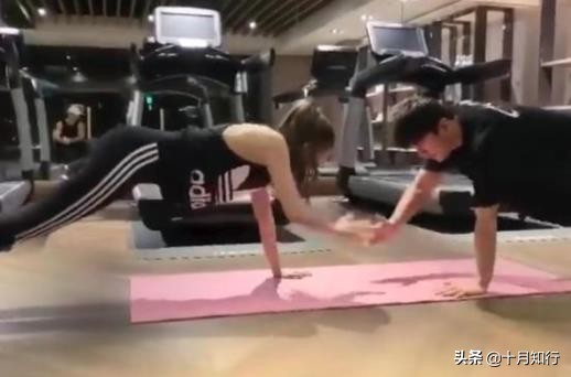 周杰伦晒老公照片,周杰伦宠妻狂魔晒出妻子童颜照片