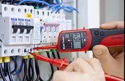 宾馆每个楼层必须设置配电箱吗,酒店客房配电箱正确安装位置