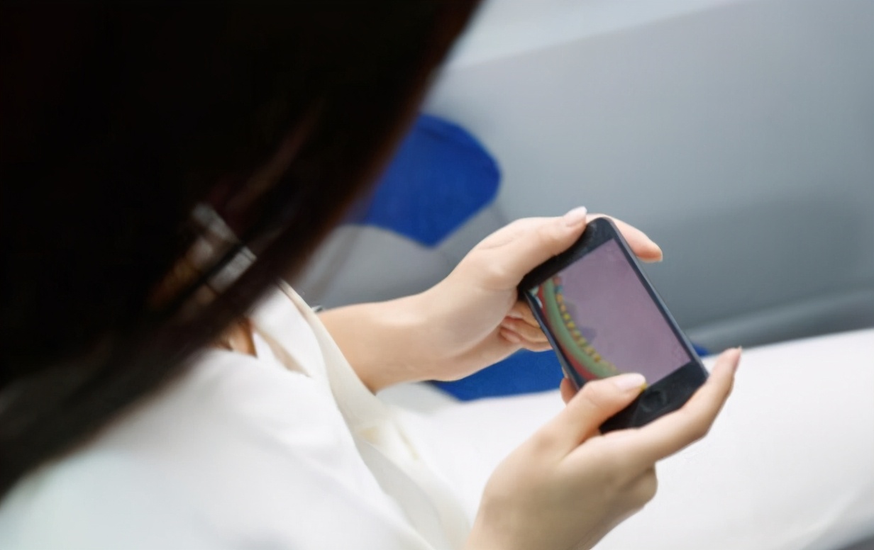 小学生建QQ群，聊天内容让人羞红脸，“无知”惹的祸父母要背锅