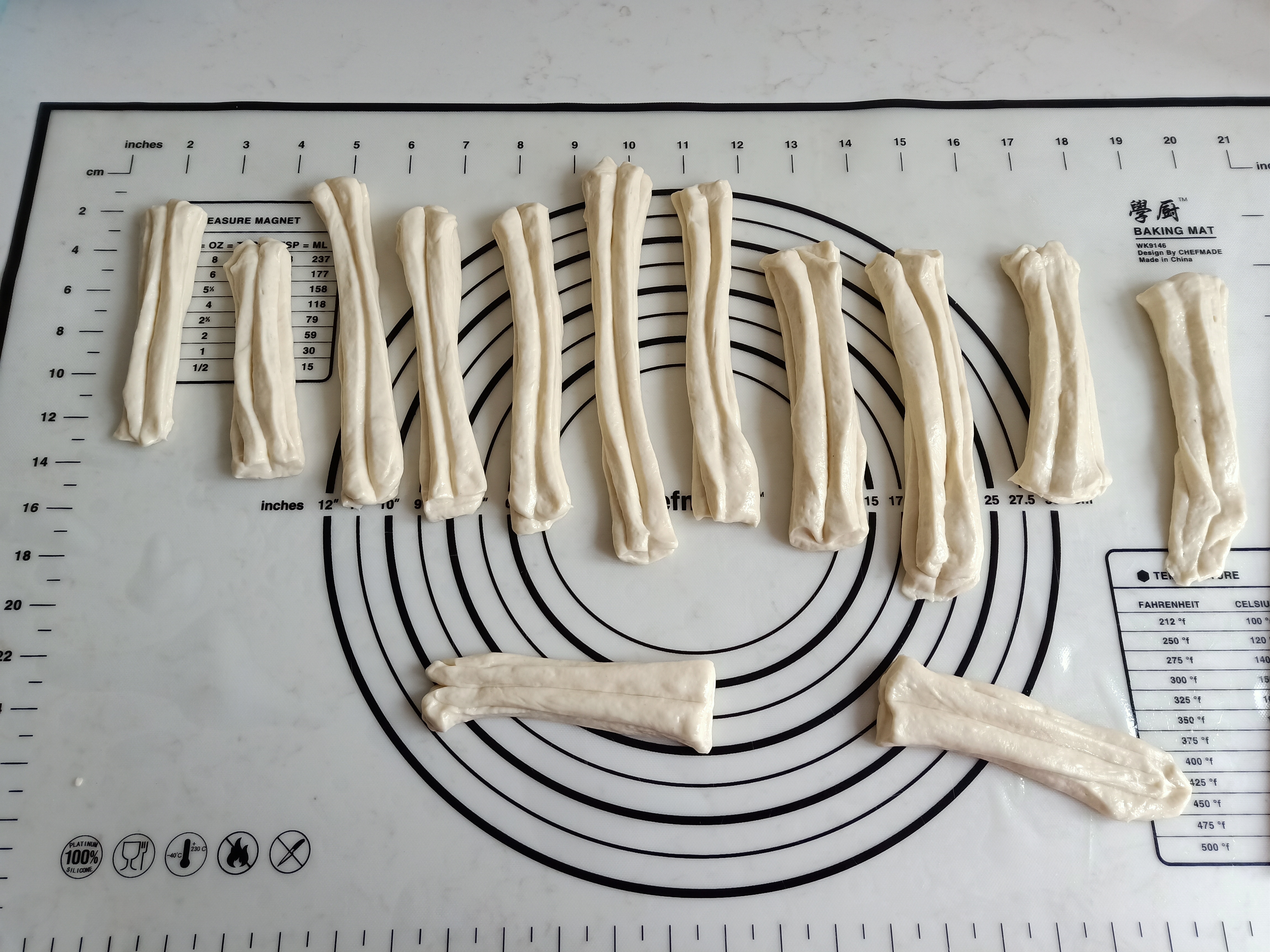 在家无聊做油饼,在家无聊学着做油条