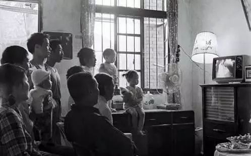 教育孩子时候孩子自顾自玩,家长教育孩子不玩游戏的对话