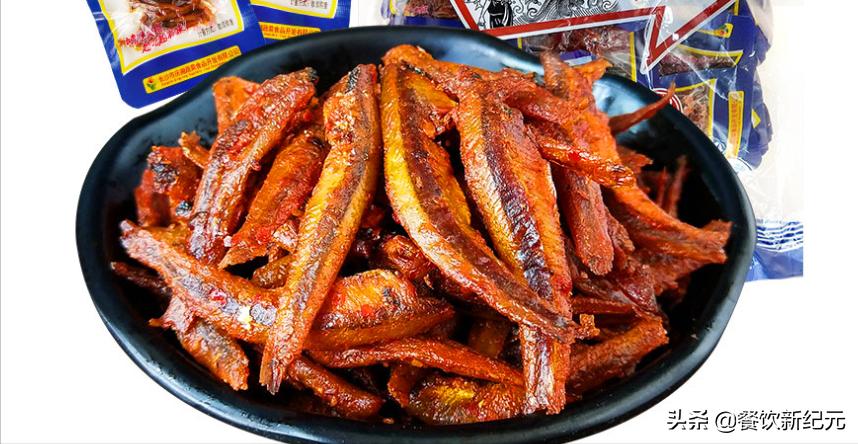 1块钱1包的小辣鱼，离职员工揭秘制作过程，看完后你还敢吃吗？