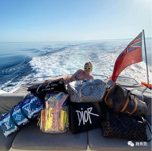 富二代发朋友圈的视频,富二代故意发朋友圈