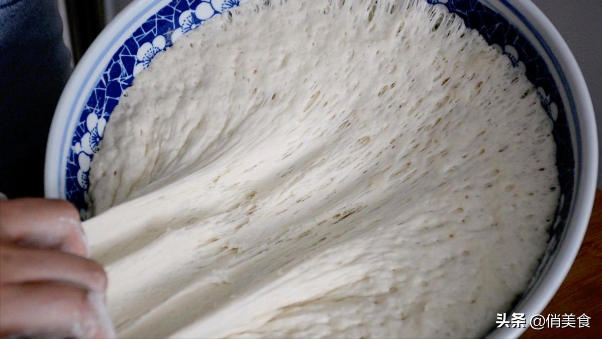 油饼怎样和面才酥软好吃,怎样做油饼和面才松软好吃