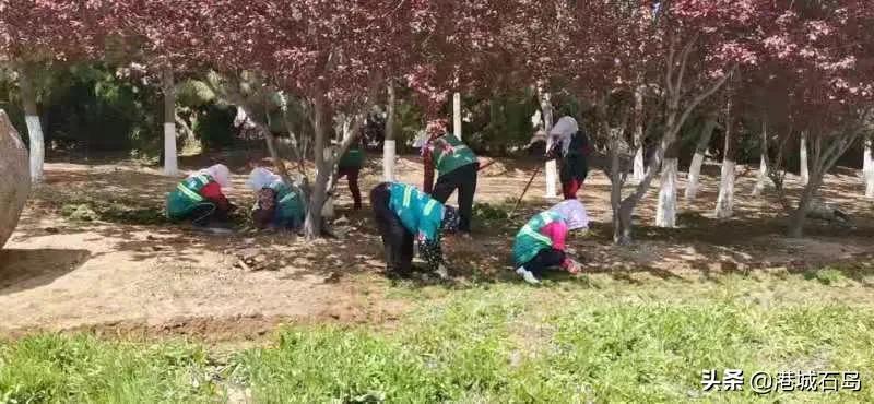 向坚守岗位的一线工人致敬,向坚守在户外的劳动者致敬