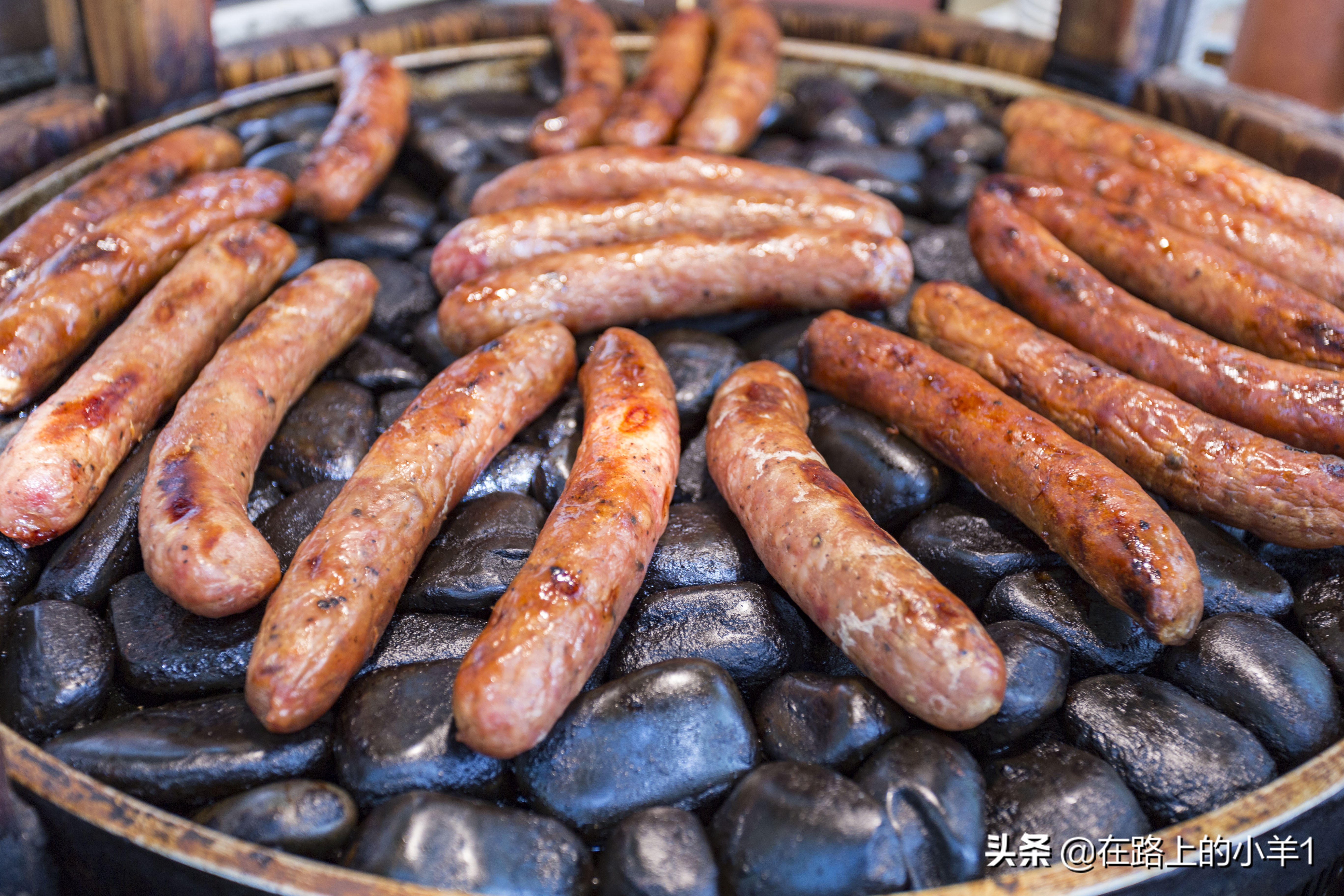 此地距离三亚仅23分钟车程,游客稀少环境清幽,真正的度假胜地