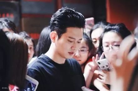 赢得了王冠的他却说：别笑，王冠会掉