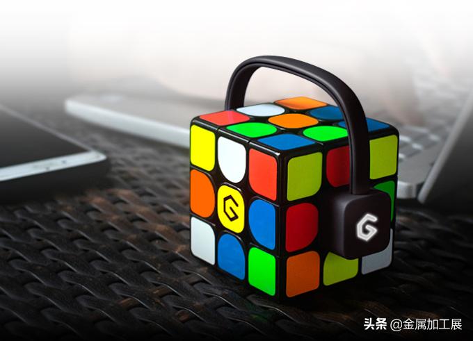 魔方小站站长快速复原三阶魔方,初学者三秒复原魔方教程