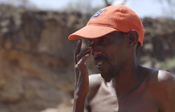 非洲女人拒绝割礼，自己用牛粪盖房建立女人村，拒绝男人进入