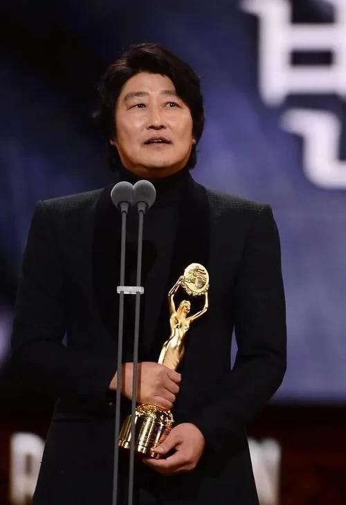 在韩国爱豆和演员哪个地位高,韩国娱乐圈爱豆地位有多低