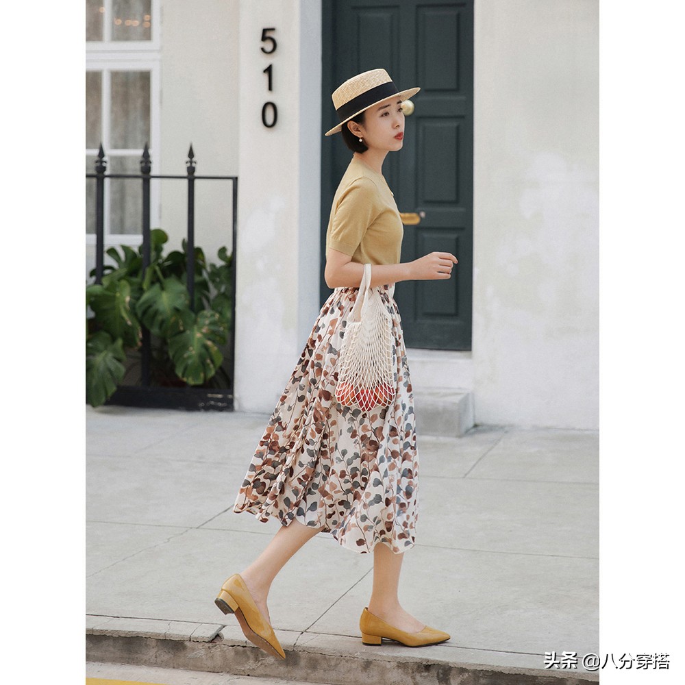 碎花裙该如何穿搭显高级,碎花裙这样选好看又显气质