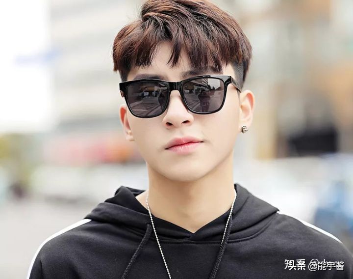 夏季穿搭配饰男生,男生配饰搭配技巧高级感