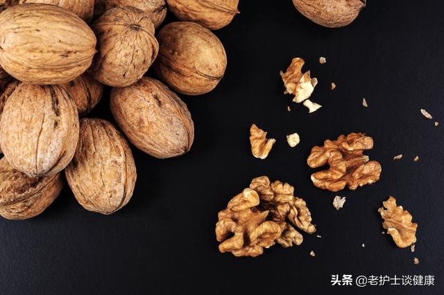 38岁女子打嗝数月，被确诊为胃癌，3种异常持续出现，是胃危险了