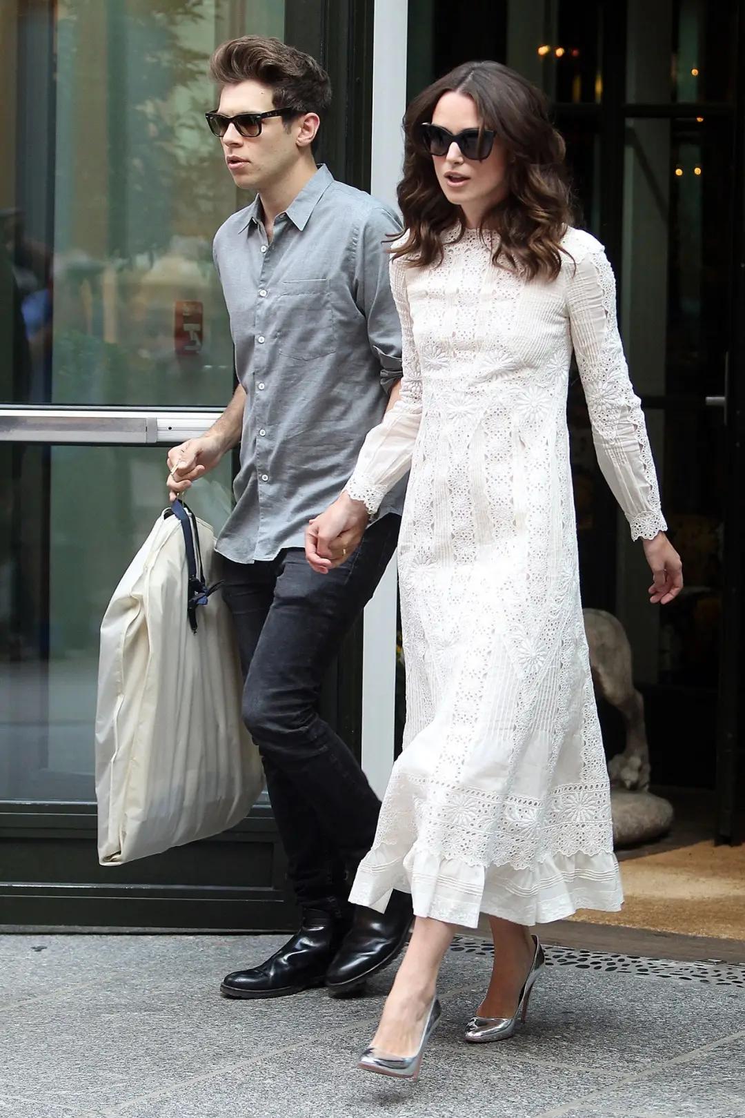 在家也穿正装,在家也天天穿校服