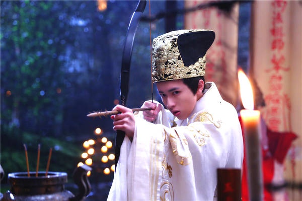 与亲姐姐*伦乱**,逼姑姑侍寝,此皇帝荒淫无下限