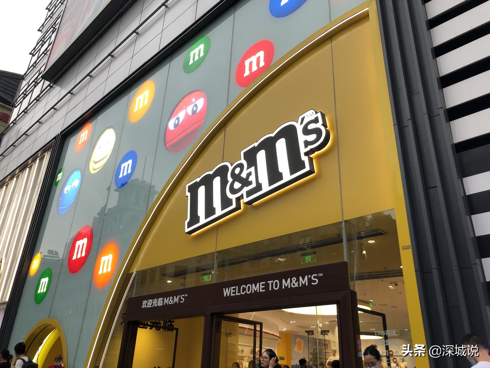 mm巧克力豆上海旗舰店几号地铁到,mms巧克力豆上海旗舰店