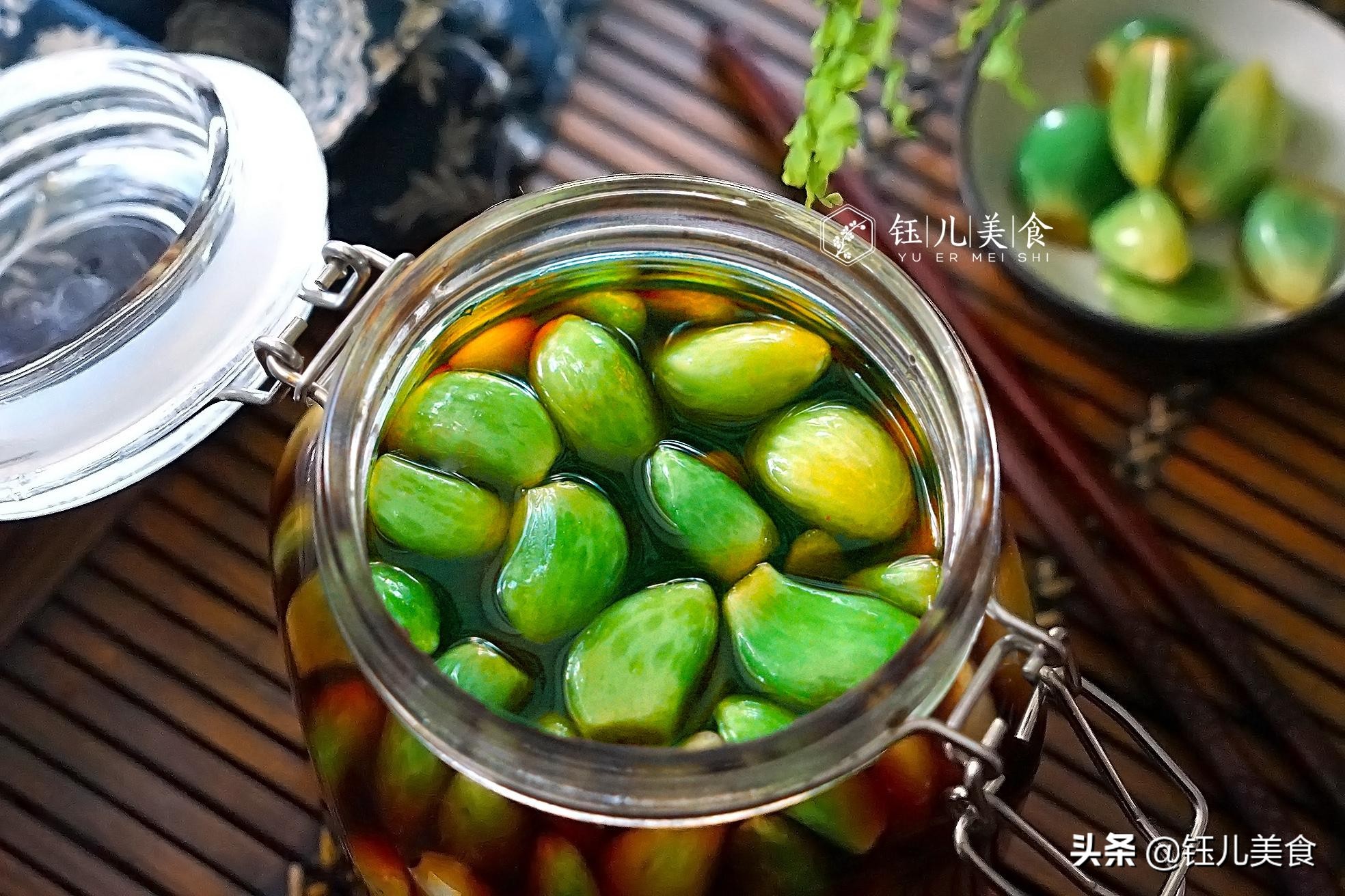 腌制腊八蒜的正确方法视频,翡翠色腊八蒜