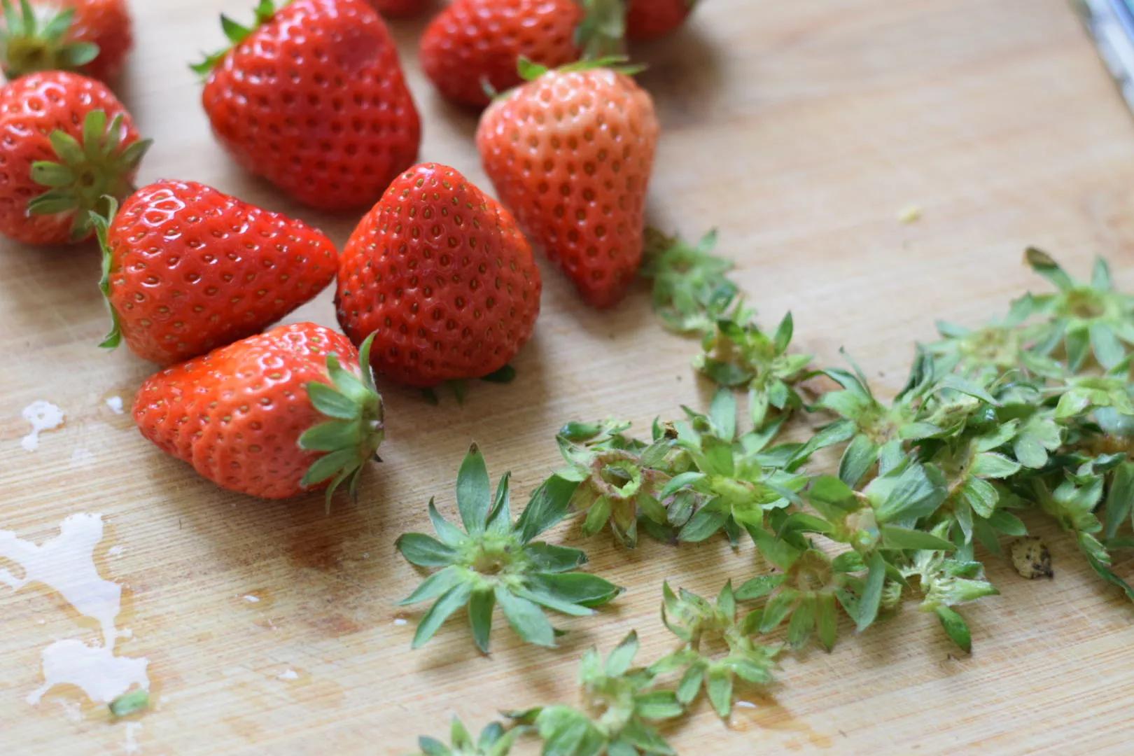 草莓酱怎么熬制保存久,草莓酱怎么熬制储存时间长