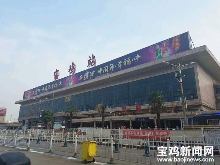 宝鸡残障人士过马路,残障乘客乘车