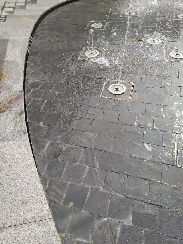 写字楼前别致的小景观