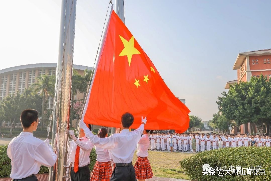 潮汕哪个学校校服最好看,潮汕校服排名前十