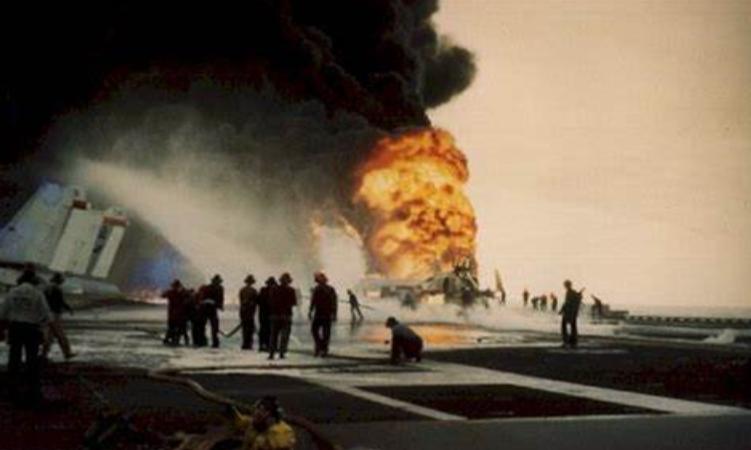 美军航母损管,神级损伤是什么造成的