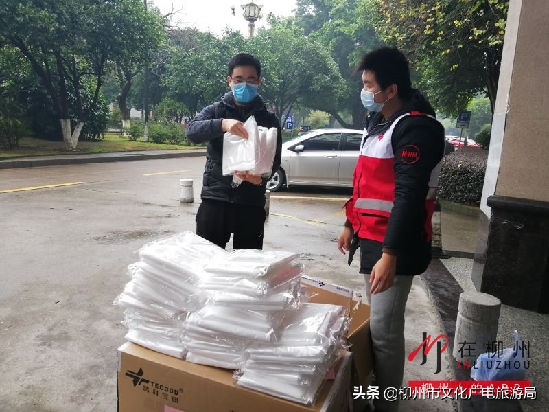 岂曰无衣与子同袍抗震救灾,岂曰无衣与子同裳留学生