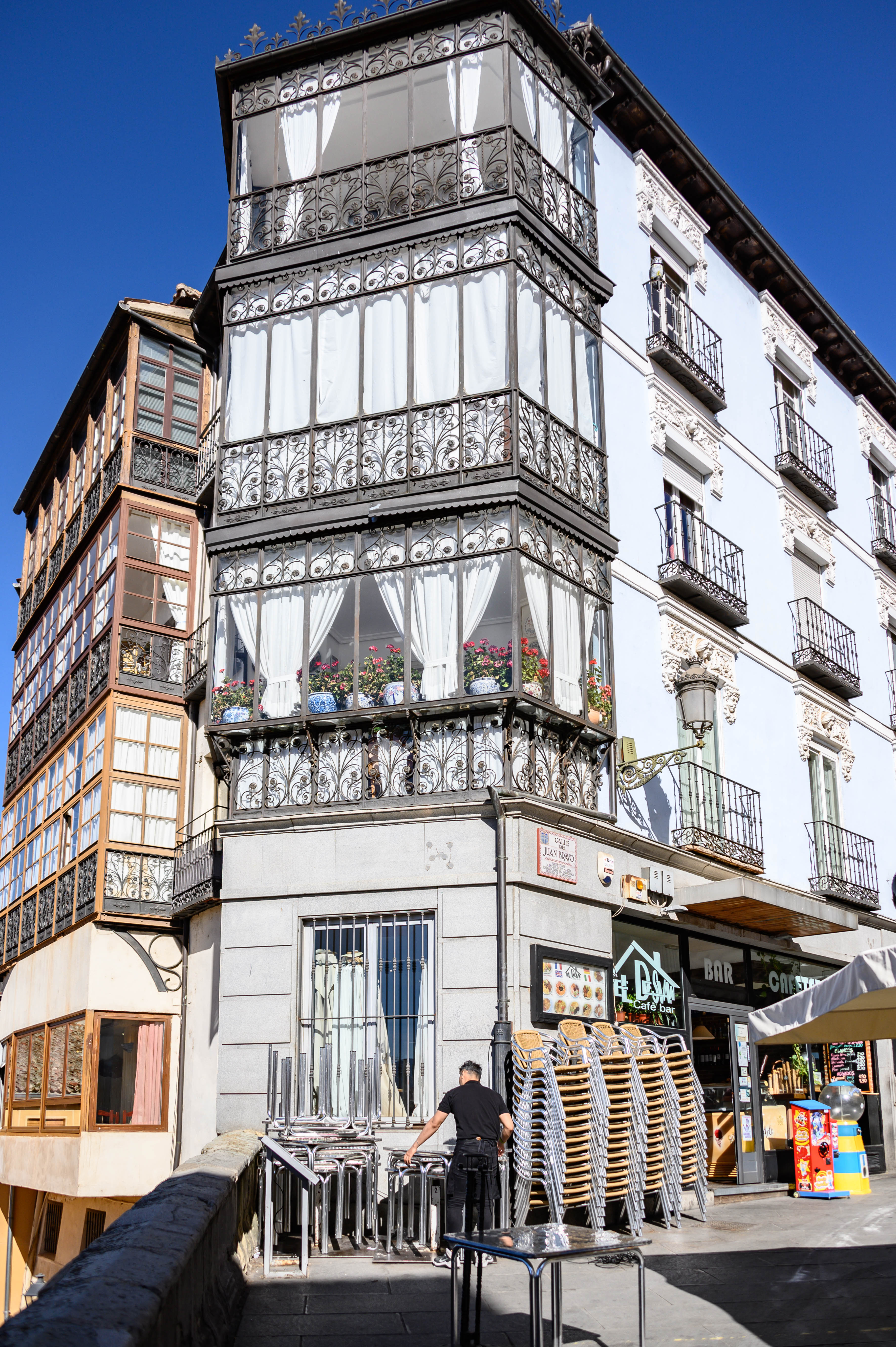 在西班牙，上洗手间要先买咖啡，还发现了迪士尼的公主城堡原型