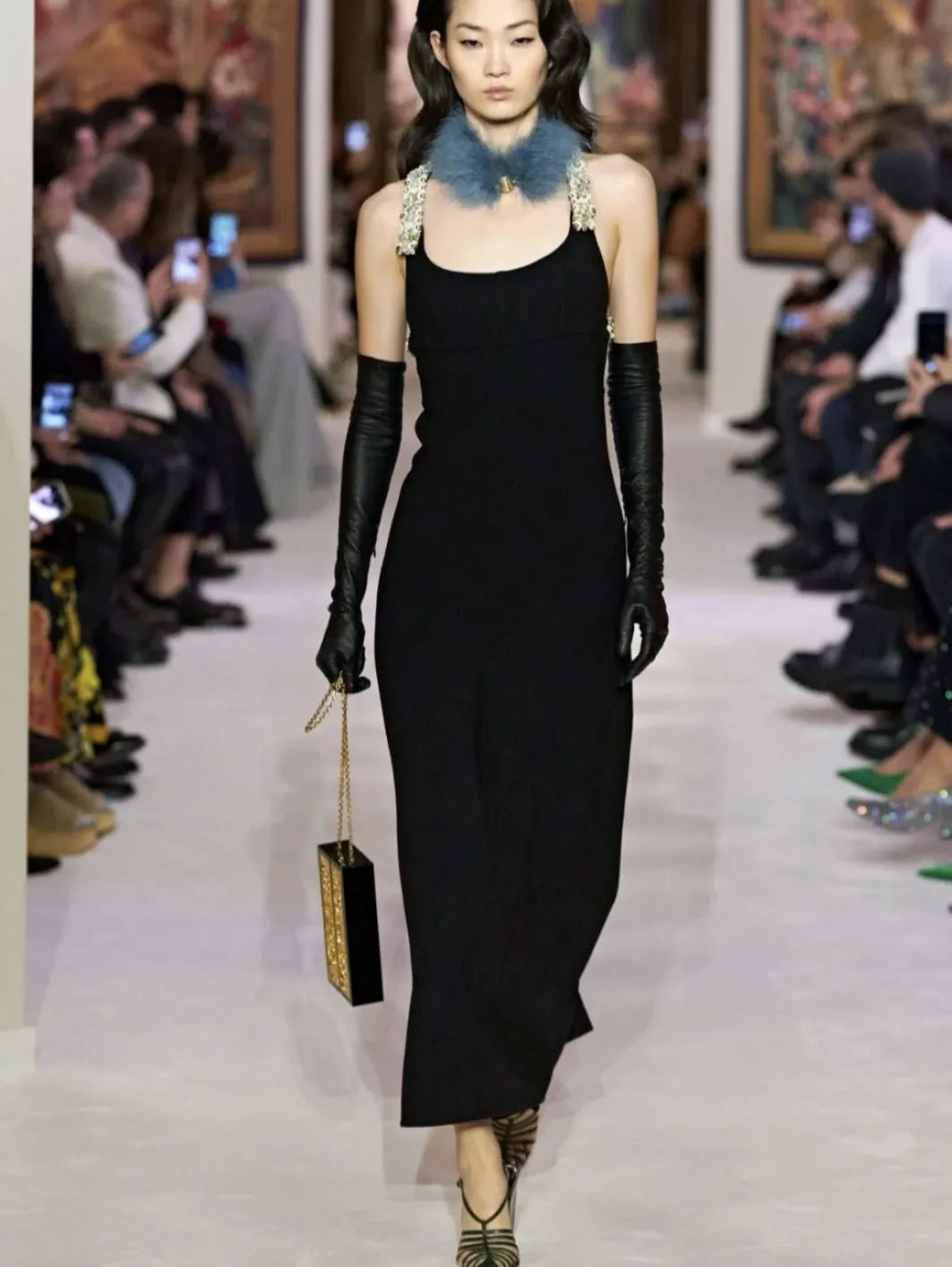 “宝贝,今天吃了什么主食。”“节衣缩食。”