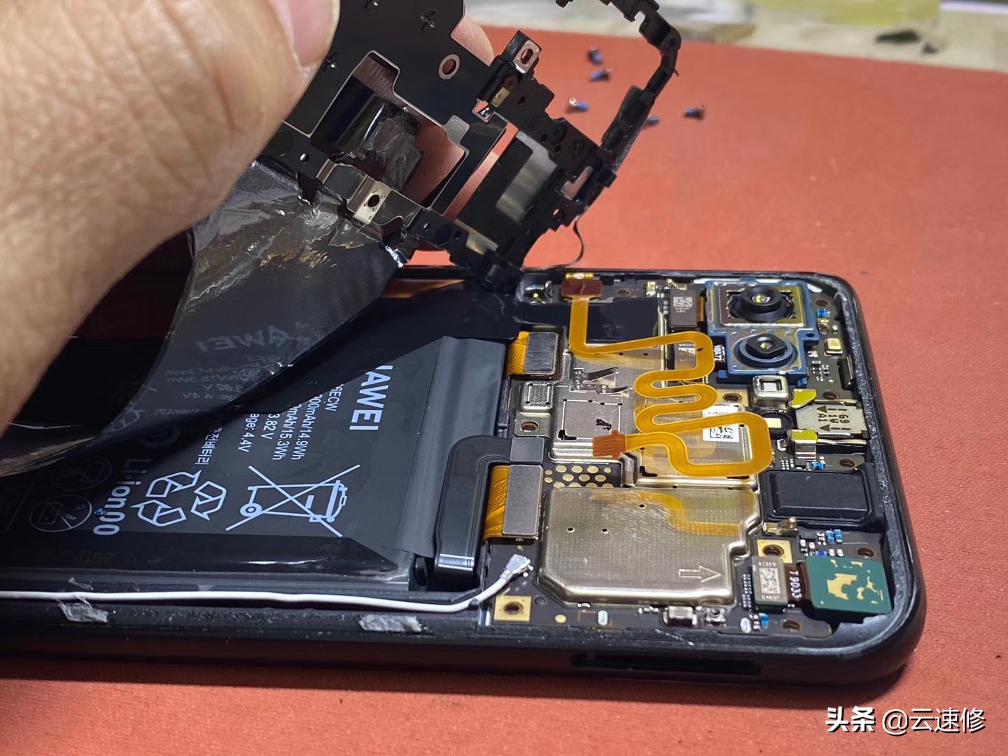 手机不开机了是电池坏了吗,手机无电池自动开机