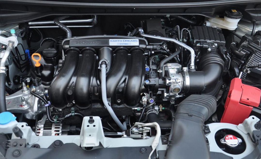 同级别的丰田和本田哪个更舒服些,一样的排量本田丰田哪个省油