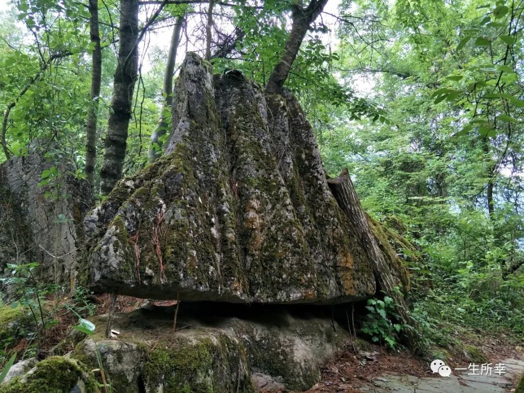 一川碧水,一川碧水一重山