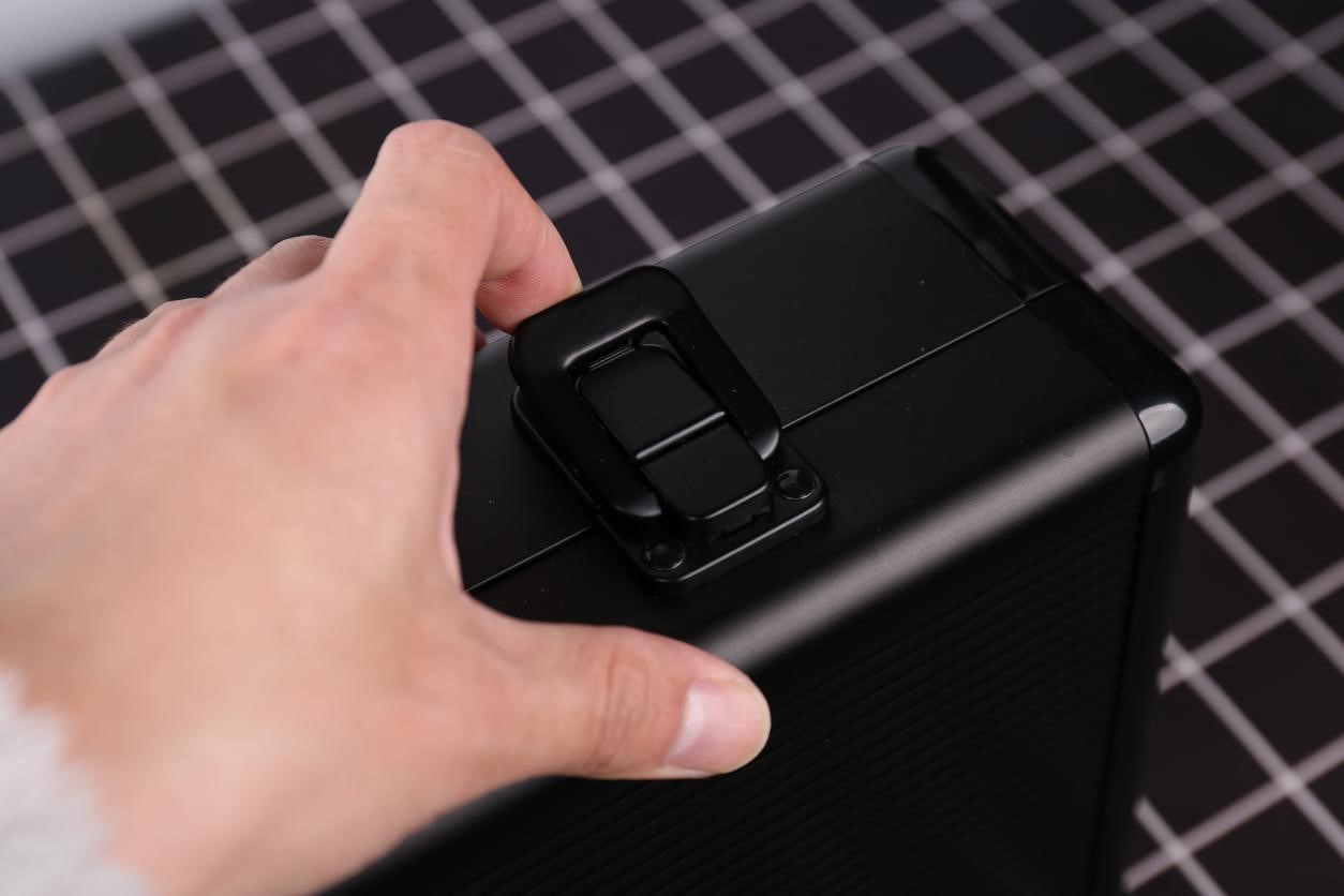 荣耀联名cherry推出电竞机械键盘,樱桃x荣耀联名键盘价格