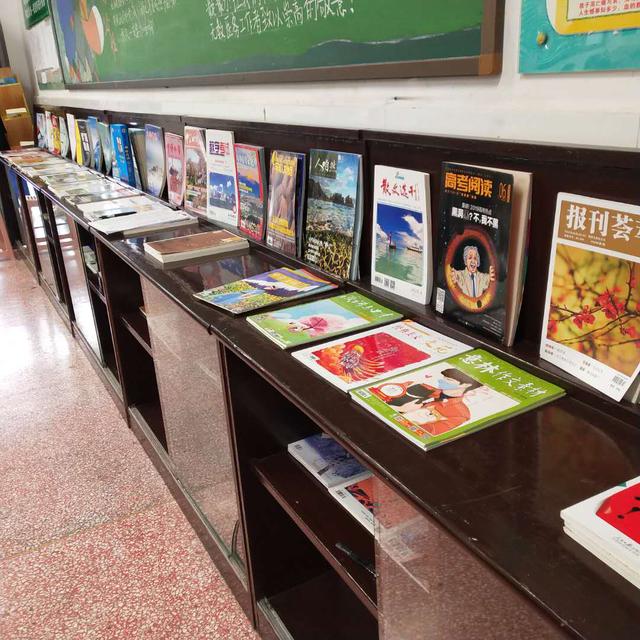 芳菲四月天书香满校园,芳菲四月天书香满校园黑板报