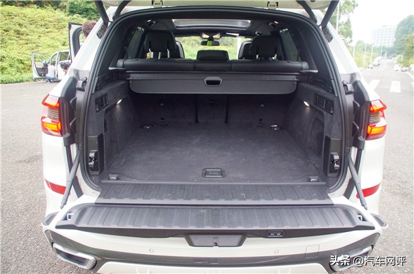 豪华suv对比测试宝马x5,性能优秀驾趣十足的宝马x5