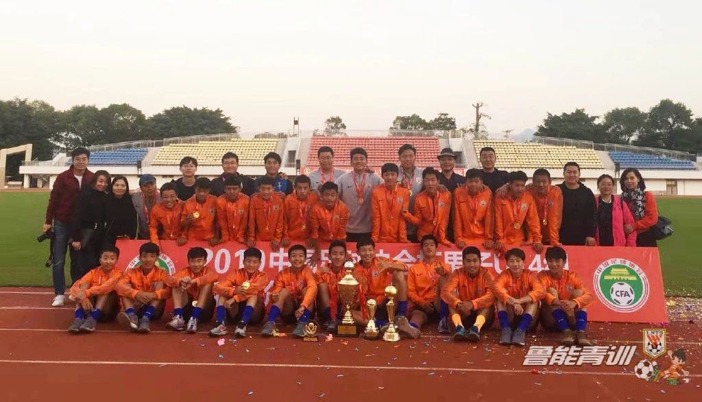 椴佽兘鍥藉皯澶ф埛鏁欑粌,椴佽兘鎴愪负瓒崇悆涓诲姏