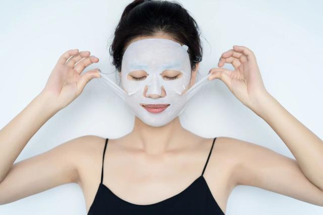 屈臣氏的“王炸”面膜,薇娅、宋祖儿都在用,一拉一提拥有小v脸