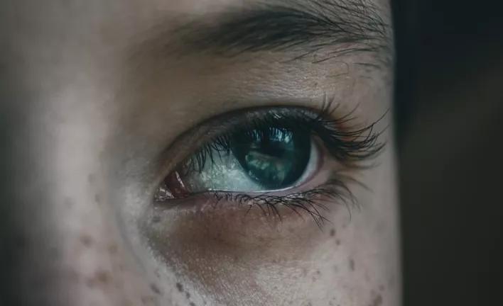 为什么压力大会产生黑眼圈,缺氧型黑眼圈产生原因