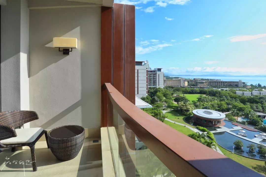 上海去三亚飞到哪里比较划算,上海飞三亚旅游