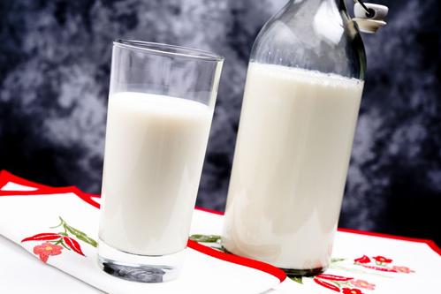 钟南山院士提倡多饮牛奶,钟南山院士建议多喝牛奶强壮身体